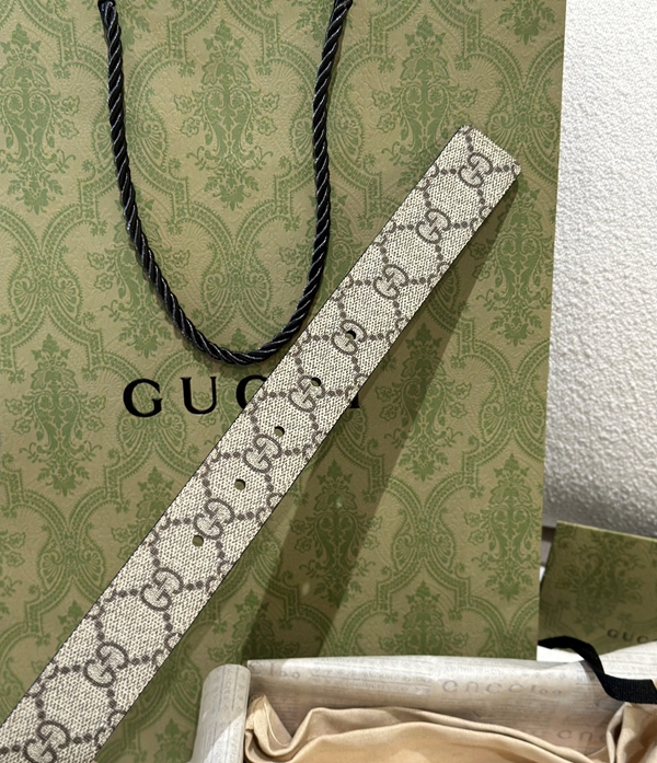 スーパーコピーグッチベルト角部分ディテール